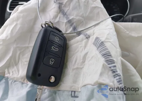 2011 Volkswagen Golf 2.5L 4-Door z USA, uszkodzony, nr VIN WVWDB7AJ7BW042404